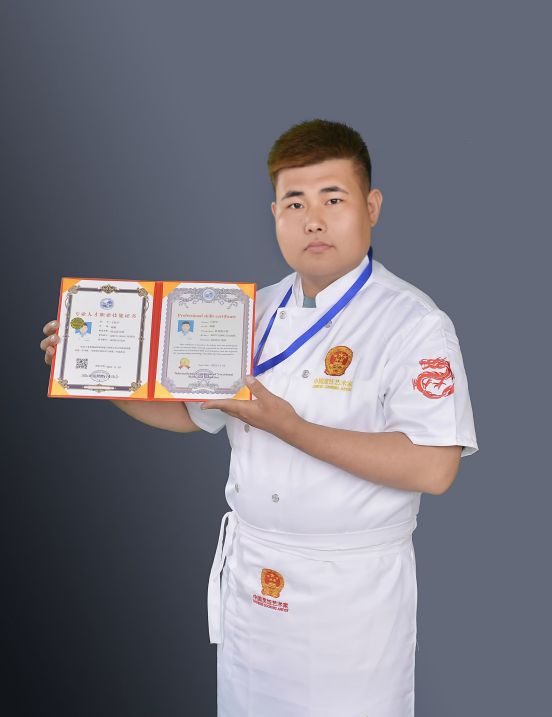 宇：荣获西式面点大工匠荣誉称号爱游戏app体育高级面点师于征