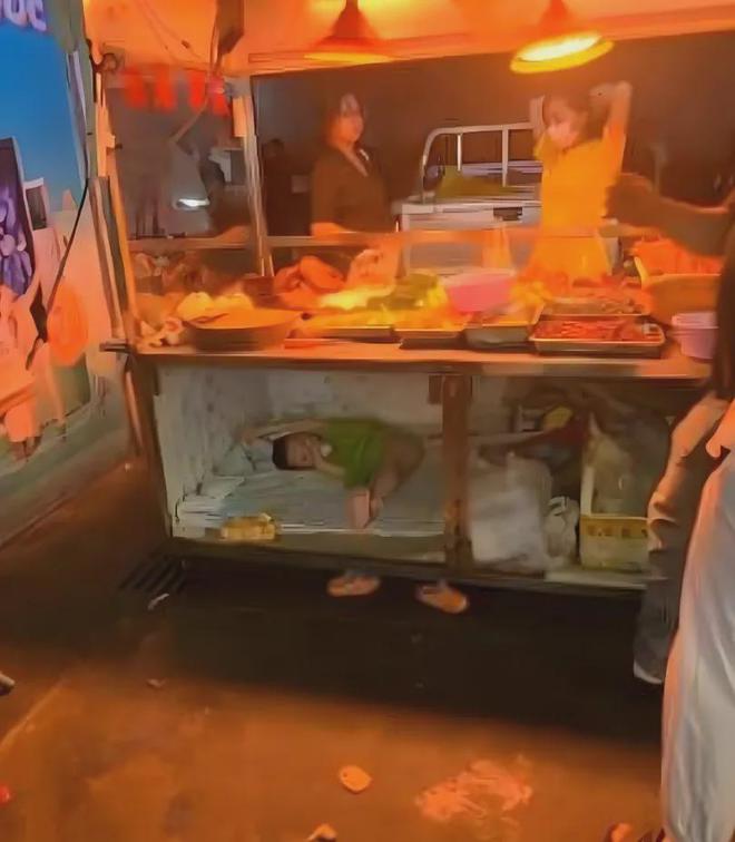 楼头骨裂四瓣：别拿孩子的安全赌明天爱游戏入口全家出门卖早餐6岁女儿坠(图4)